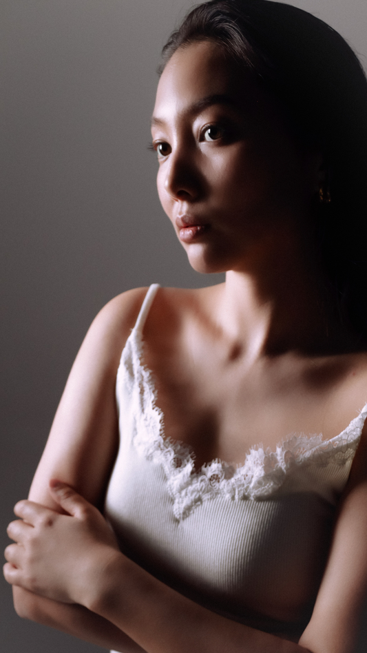 Топ на бретелях с кружевом